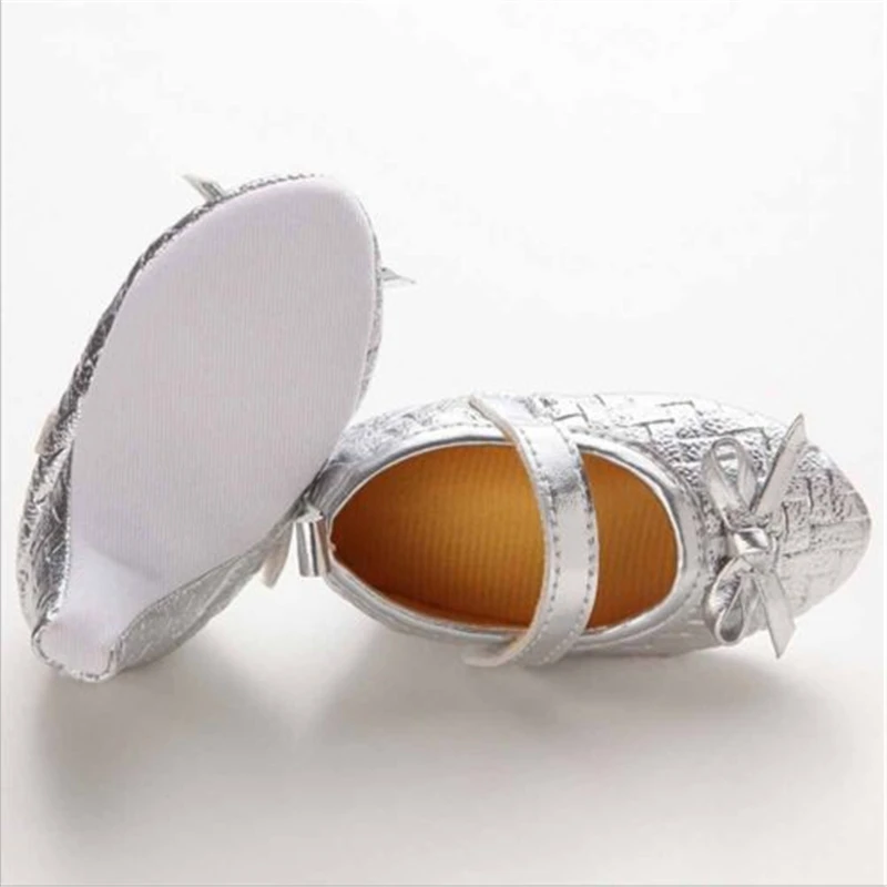 Обувь для новорожденных девочек на высоком каблуке с мягкой подошвой; обувь принцессы из искусственной кожи с бантом; цвет золотой, серебряный; 2 однотонных цвета