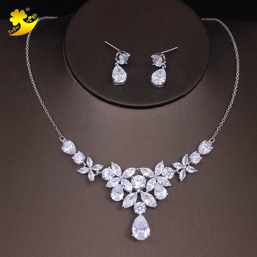 

Xinyun Brand Sparkling Cubic Zirconia Necklace CZ Crystal Zircon Clover Necklace and Wedding Accessories Bridal Jewelry