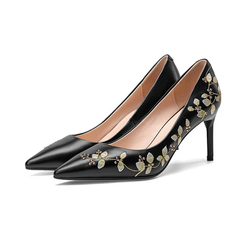 

2019 spring and autumn new new color matching pointed shallow mouth embroidered women's shoes black ljj 0324