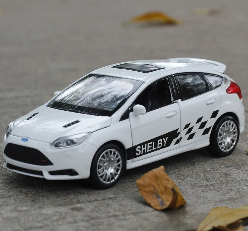 ZXZ 1:32 Ford Focus литая модель литья под давлением модель оттягивающаяся назад игрушечная машинка Модель Электронная детская машинка игрушки для детей - Цвет: Белый