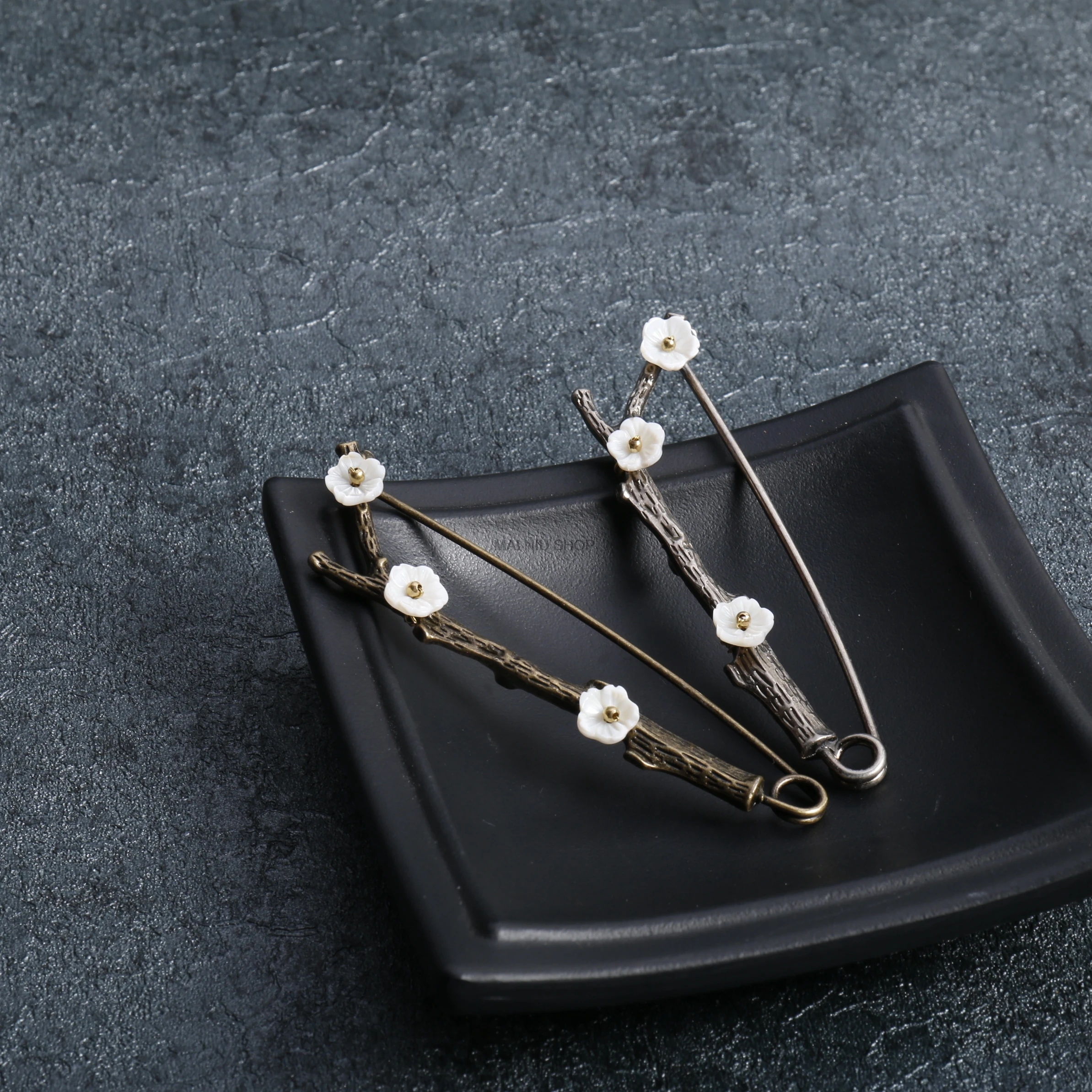 Vintage Brooch Sweater Shawl Scarf Deduction Needle Women Pin Plant