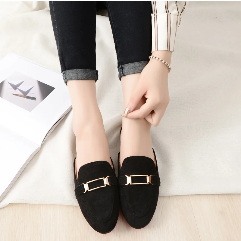 Mule Shoes Women Sandals Brand Designer Shoes Metal Decorate Mules Slippers Pointed Toe Flip Flops Low Heels Beach Slippers