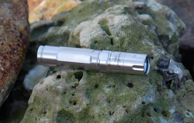 ES12Mini-flashlight-120lumens-7