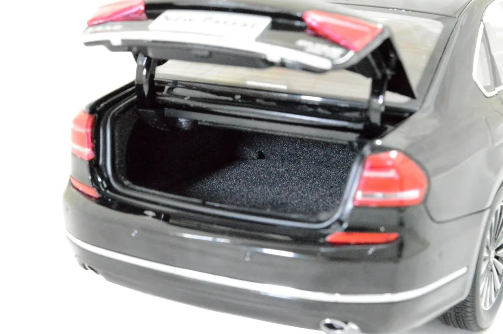 Volkswagen-New-Passat-2016_BK_12