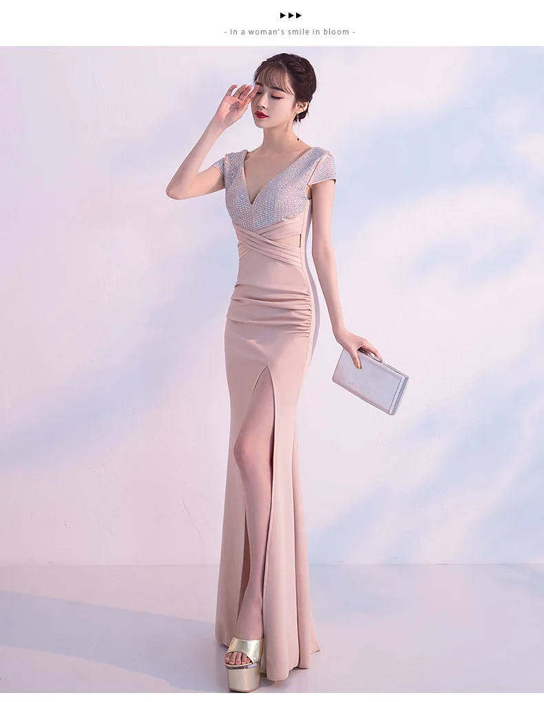 Элегантное платье из плоти с бриллиантами короткими рукавами и v образным