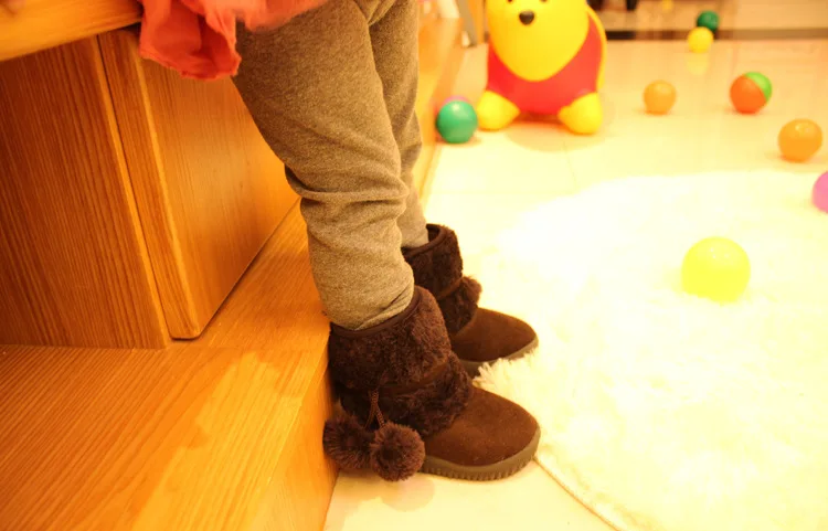 Классические зимние ботинки для малышей; милые зимние ботинки из флока с помпоном для девочек; удобная теплая хлопковая обувь с высоким берцем для маленьких девочек; C06272