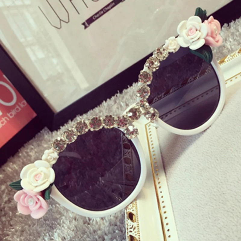 

2016 New Boutique Sweet Flower Sunglasses Women Vintage Square Rhinestone Sunglasses Vacation Party Ladies Summer Beach UV400