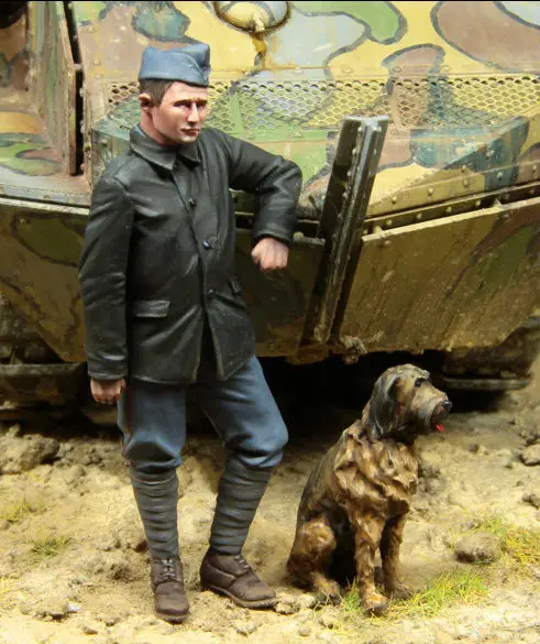 

[tuskmodel] 1 35 scale resin model figures kit WW1 French tank crewman and dog