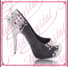 Aidocrystal schwarz und weiß handgefertigte Mode stiletto pumps sexy frauen high heel schuh mit kristall freies verschiffen