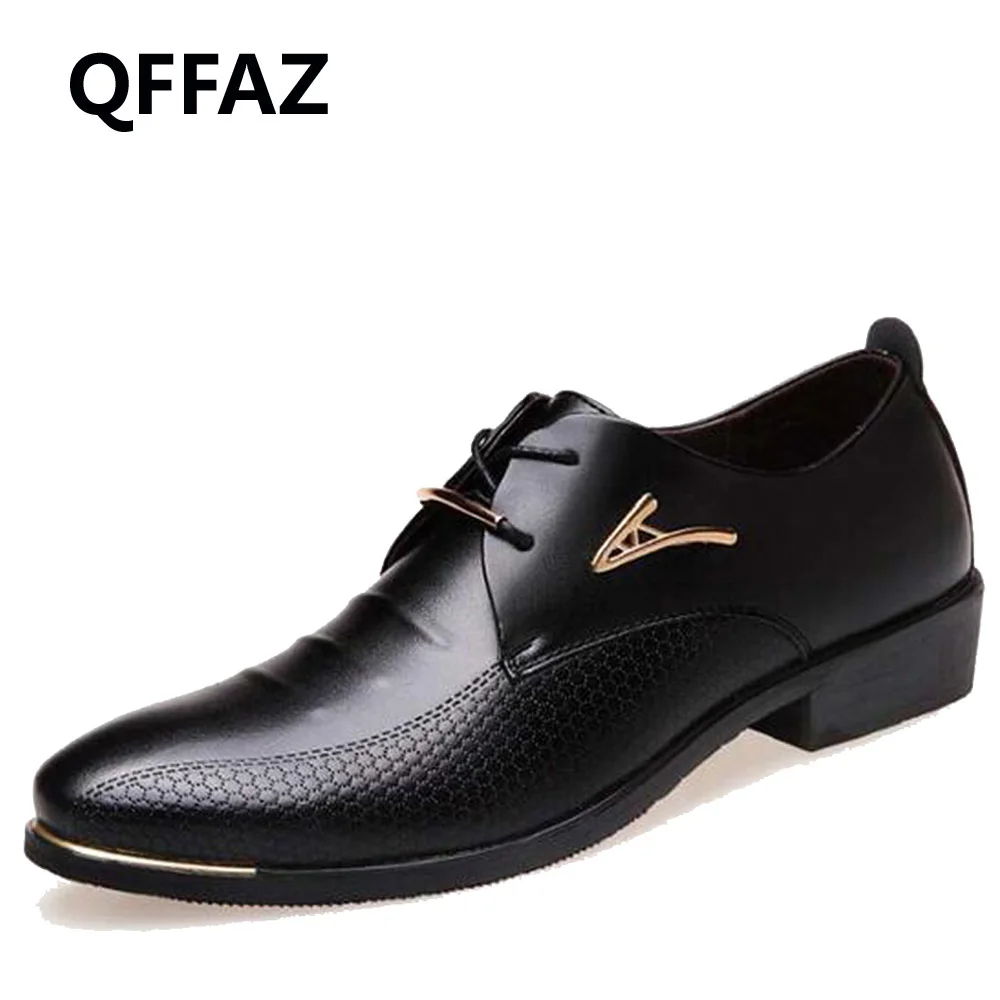 baratas QFFAZ Nova Moda Sapatos de Casamento Dos Homens Homem Vestido Sapatos de Couro Zapatos Hombre Formais Oxfords Bico fino Big size 38 48
