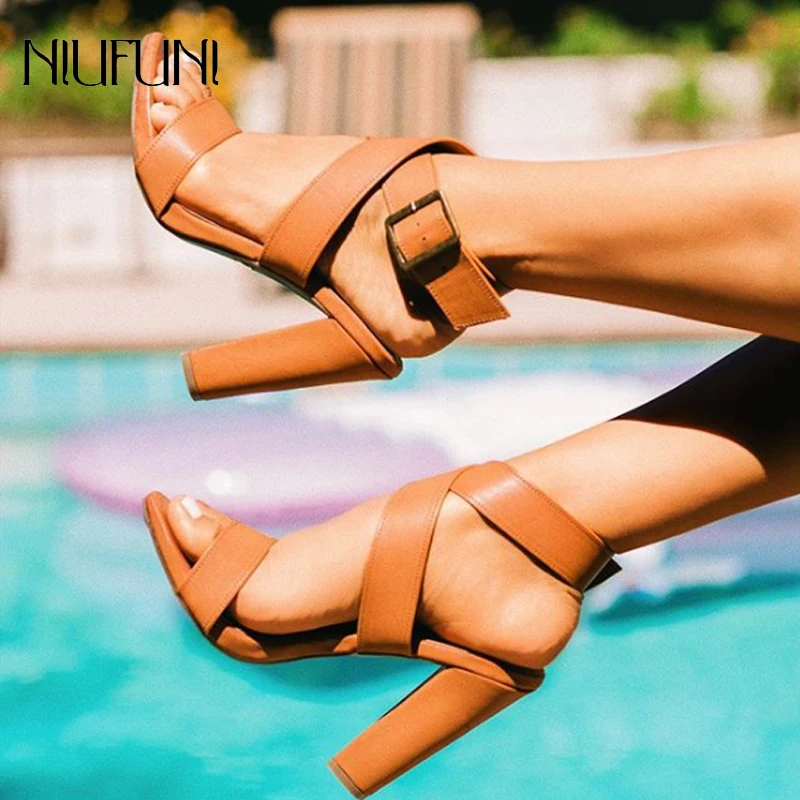 

Fashion Roman Shoes Cross Tied Open Peep Toe Bandage Sandals Block High Heels Shoes Dress Party Wedding Sandals Ankle Strap Pump