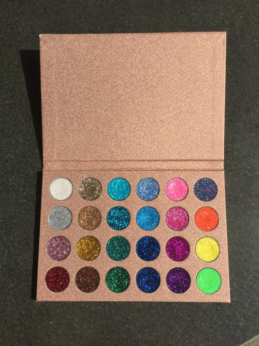 

NO Label 24 color glitter eyeshadow makeup Eye shadow Palette
