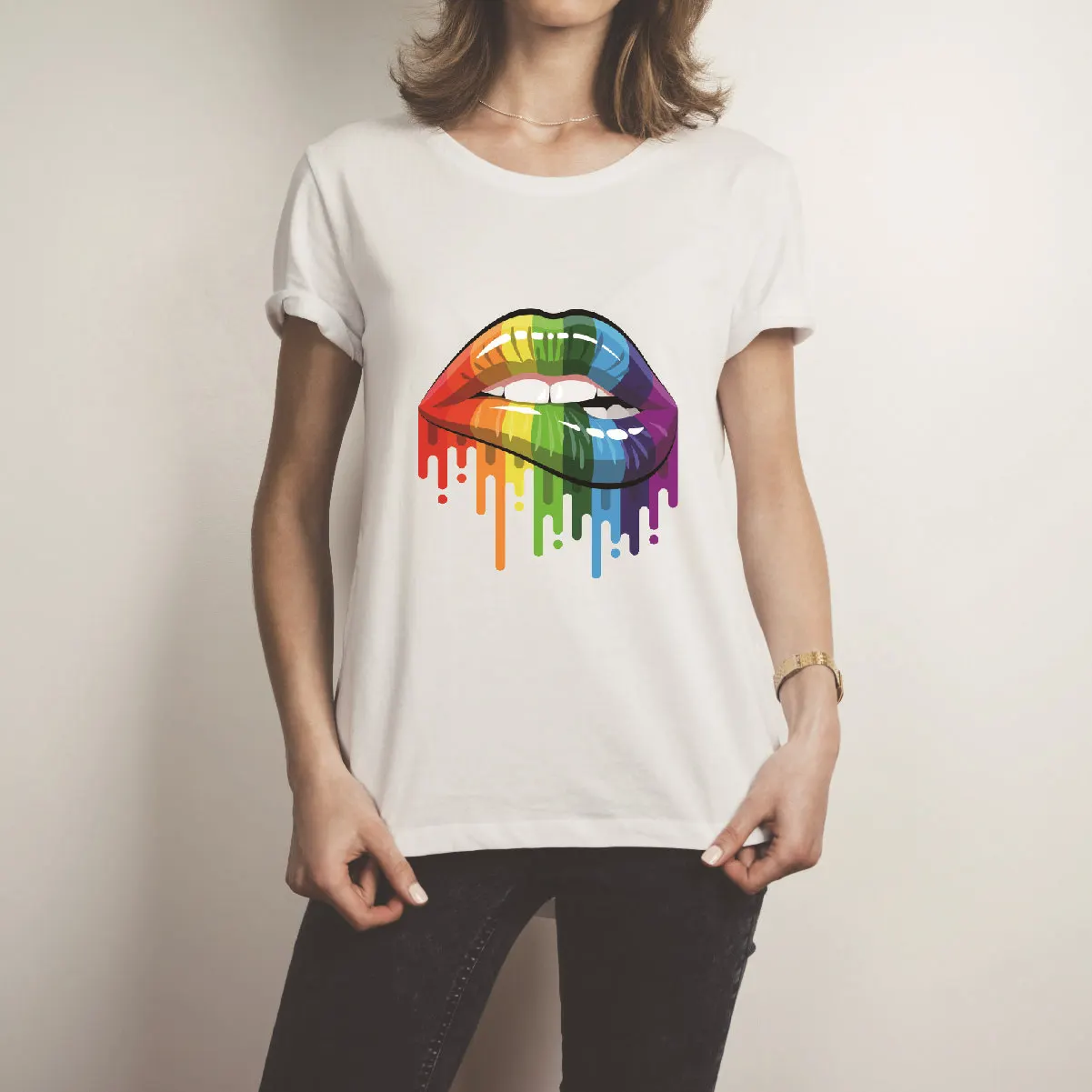 Цветные футболки женские