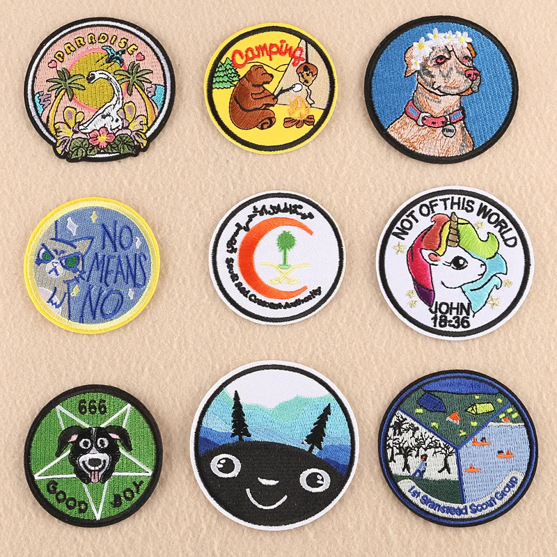 

1 PCS Round Unicorn Clothes Patches for Stripes Bear Clothing Stickers Iron on Dogs Appliques Animals Embroidery Badges @E