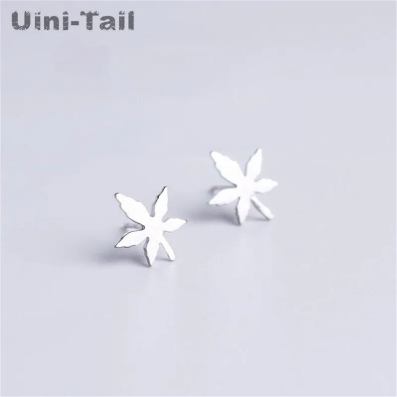

Uini-Tail hot new 925 sterling silver fashion temperament maple leaf earrings tide flow cute allergy allergy earrings