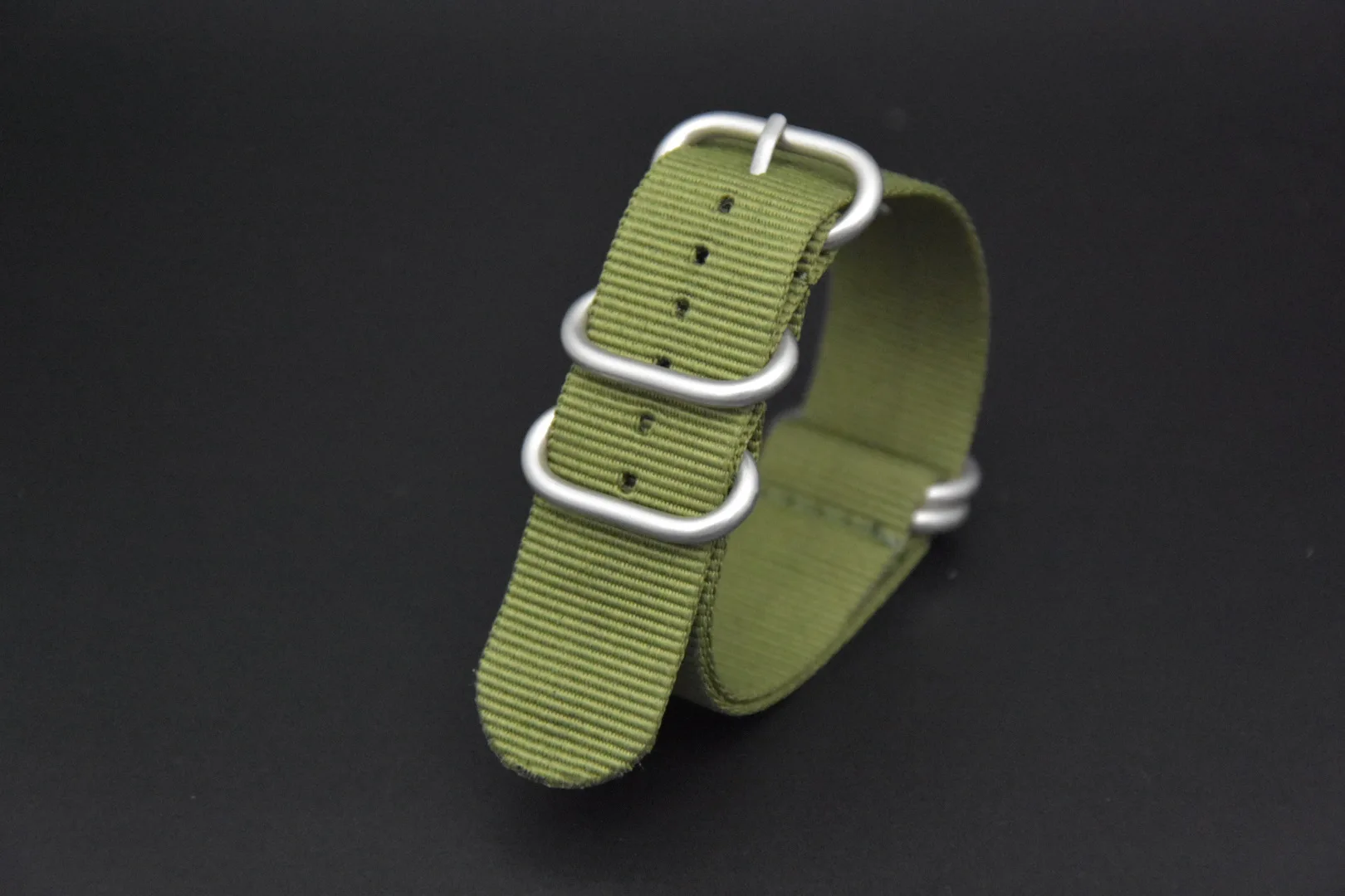 Ремешок для часов ZULU NATO, модный, серебристый, 5 петлей, нейлоновый ремешок для часов 20 мм, 22 мм, 24 мм, в полоску, для мужчин, для замены, Т-образный ремешок