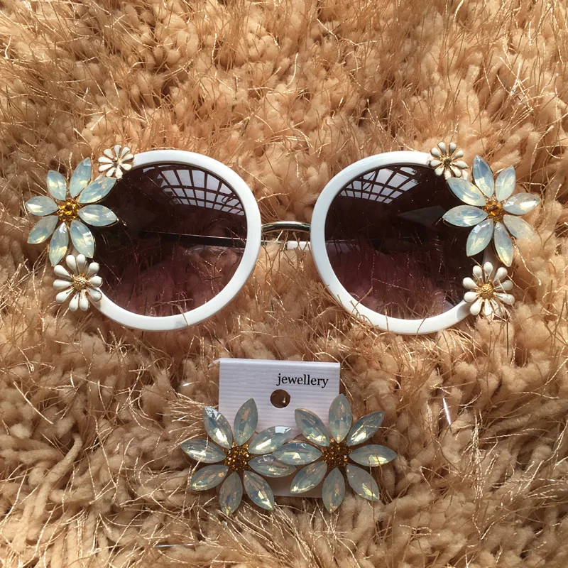 Новые модные дизайнерские женские роскошные стразы Солнцезащитные очки Ретро Декор Цветочный Цветок Солнцезащитные очки летние пляжные очки