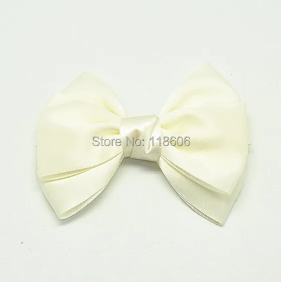 cream lady hairbow.jpg
