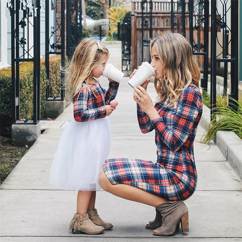 

Family Matching Outfits Mother Daughter Long Sleeve Dress Plaid Straight Women Dresses Girls Baby Lace Dress Family Clothes E14