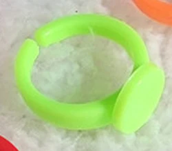 100 шт разноцветное детское маленькое кольцо база ручной работы ювелирные изделия DIY Kawaii Детские аксессуары Пластиковая фурнитура с кольцевым основанием 8 цветов - Цвет: Green