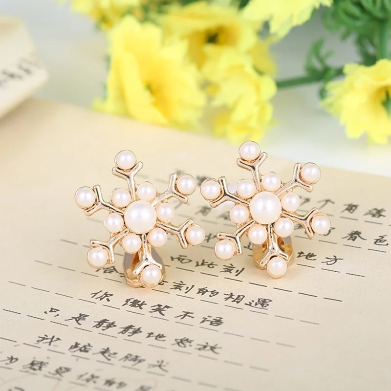 

Grace Jun(TM) New Fashion Cute Snowflake Shape Clip on Earrings Without Piercing for Girls Kids Simulated Pearl No Hole Ear Clip