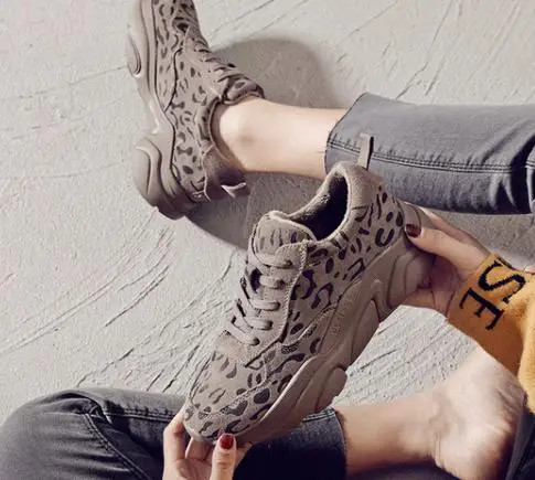 

2018 Korean version of the trend leopard element thick-soled casual shoes.