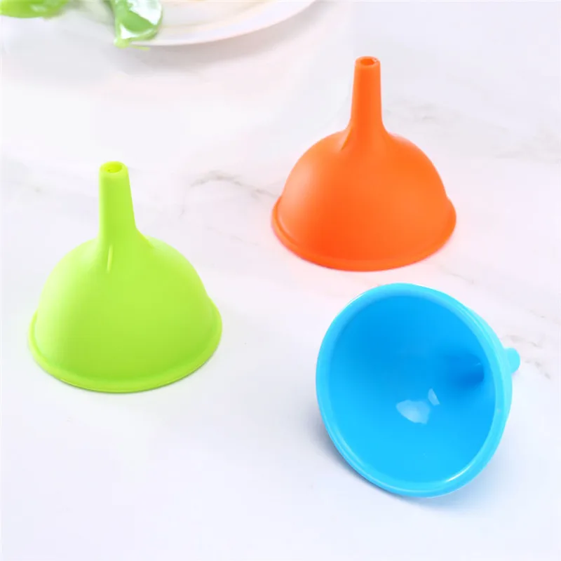 

1PC Portable Silicone Funnel Food Grade Liquid Diversion Tools For Kitchen Home Wine Drain Oil Laboratory Equipment