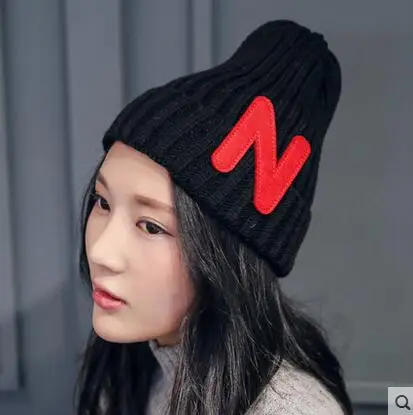 

2017 new Men and women fall winter couple hedging warm tip cap outdoor letter sticking knitted wool hat