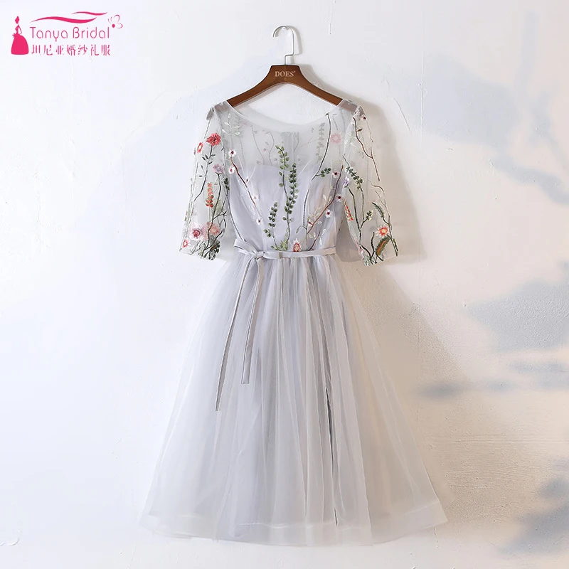 

Embroidery Flower Homecoming Dresses Half Sleeve Sheer Neck Light Grey Knee Length Cocktail Party Gowns Real Instock ZHM004