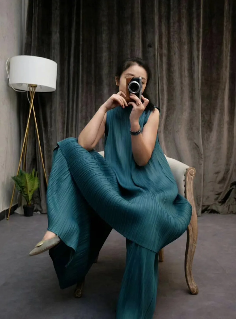 Miyake/ стиль, невысокая горловина, футболка без рукавов+ длинные брюки в складку, soild, комплект из двух предметов