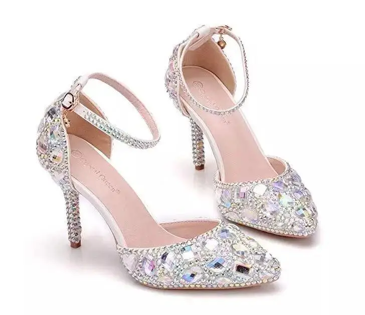 Женские босоножки со стразами; свадебные туфли на каблуке с пряжкой и ремешком на щиколотке; вечерняя обувь с острым носком; красивая удобная обувь