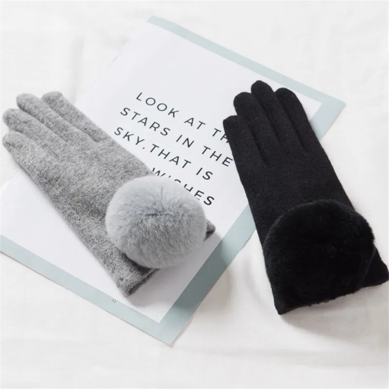 

Women's Winter Warm Leather Sheepskin Wool Gloves Pure Gloves Win Fox Fur Ball Warm Gloves Elegant Warm Ladies Gloves.