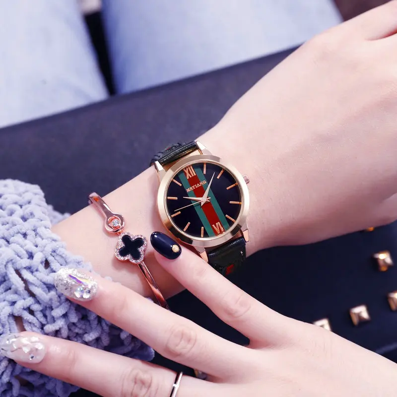 Новые модные простые кожаные женские часы Дамская мода Повседневное платье Кварцевые часы Женские Подарочные Часы Montre Femme Relojes Mujer - Цвет: Черный