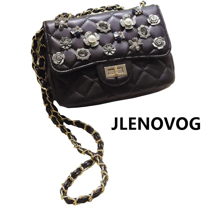 

Single shoulder diagonal portable soft outdoor travel tide female spring new retro flower rhinestone diamond small square bag