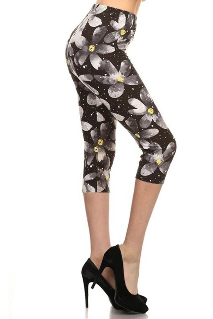Daisy Nightfall Design Plus Size Capri Leggings