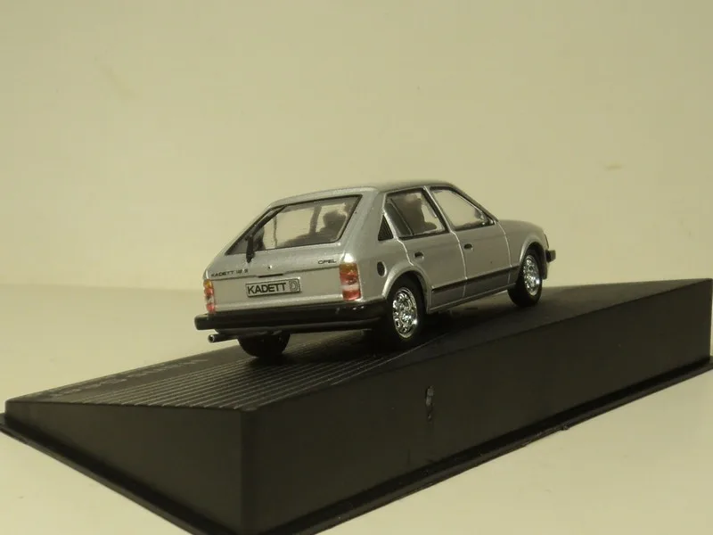 Iх o 1:43 Opel Kadett D 1996 2002 бутик сплава автомобиля игрушки для детей Детские игрушки модель оригинальная коробка