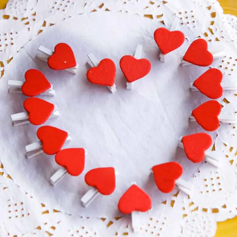

5/pcs Mini Wooden Kids Cartoon Cute Heart Photo Clip Color Peg Towel Clip Folder Fixer Clip Home Decoration Accessories DIY