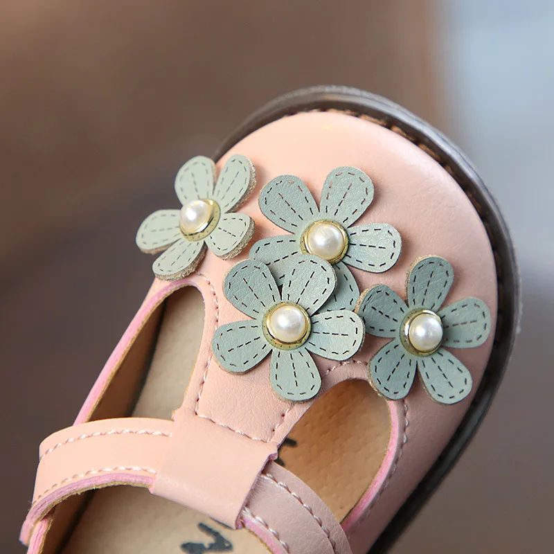 Кожаная обувь для маленьких девочек новые летние Нескользящие туфли принцессы с мягкой подошвой для девочек 1-2 лет розовые/белые элегантные кожаные туфли с цветочным рисунком