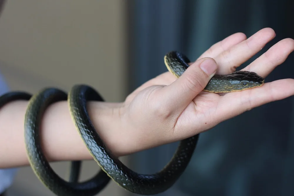 

Fun 130cm Soft Rubber mini Snake model toys Safari Garden Props Prank Funny Gadgets Halloween Jokes Toys Novelty