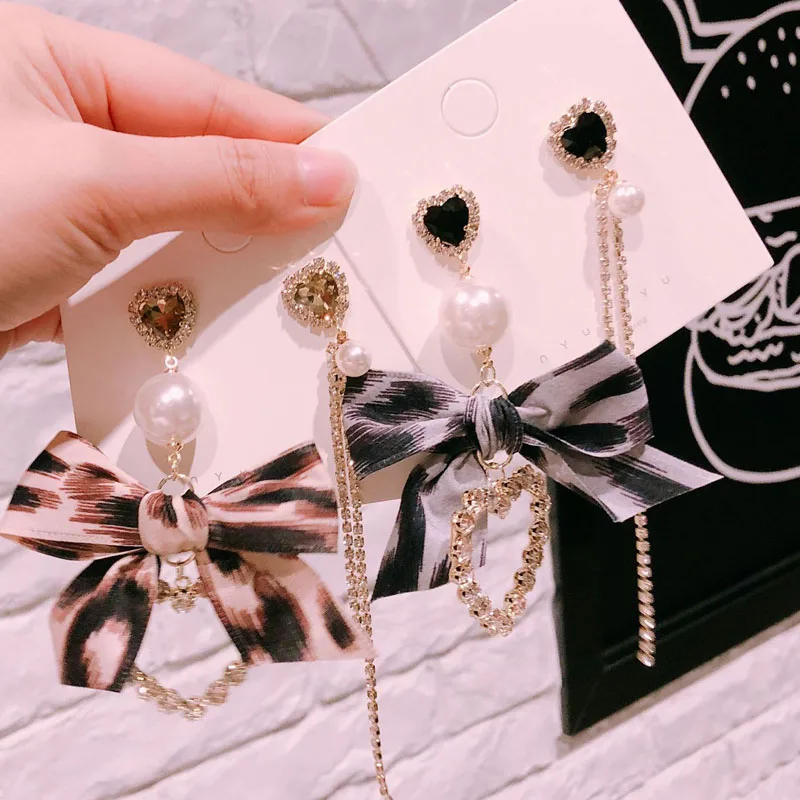 

Korean fashion pattern bow asymmetrical exaggerated earrings FY18112003