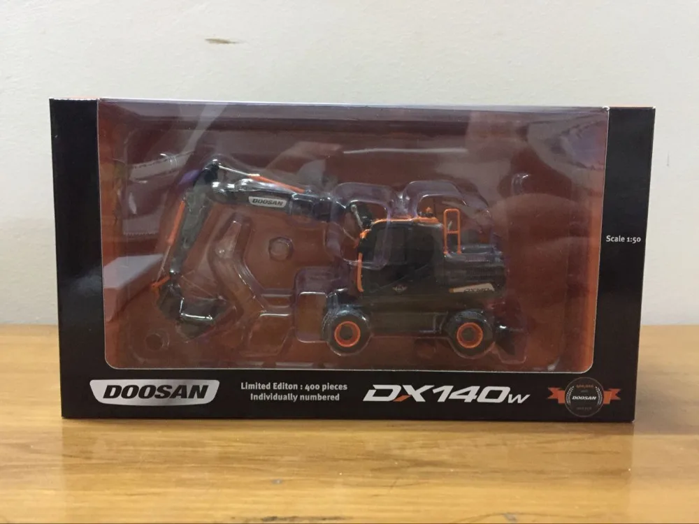

Rare!!! Doosan Universal Hobbies Bobcat DX140W Wheeled Excavator 1/50 Scale Limited Editon UH8137