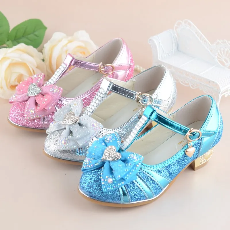 Девушки Принцесса обувь новые Дизайн с сердечком весна дети свадебные босоножки на высоком каблуке Танцы кроссовки детские туфли для девочки