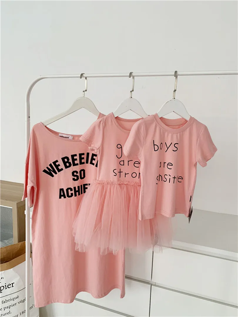 Семейные футболки для мамы, дочки, папы, сына, детей хлопковая Одинаковая одежда с буквенным принтом для семьи летняя одежда для мамы и меня