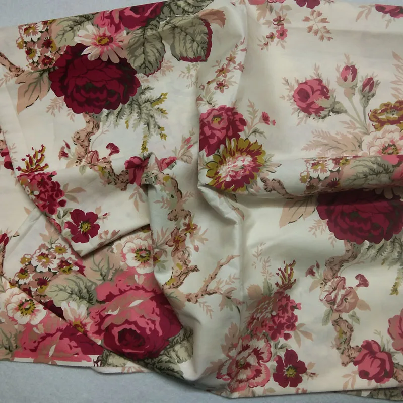 Довольно бежевый большой и маленький Цветущий красный цветок розы печатных хлопок ткань для DIY шитья постельных принадлежностей одежды стеганое