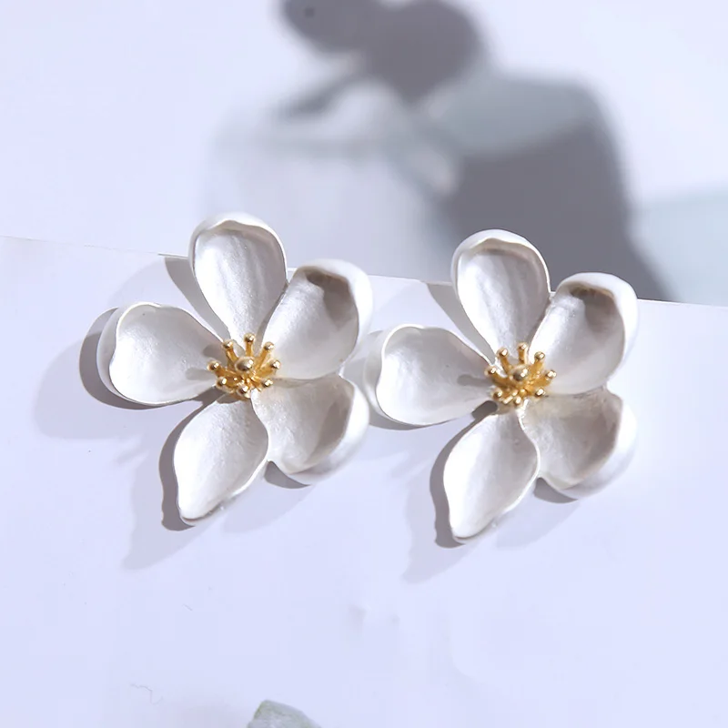 Трендовые корейские милые серебряные цветочные серьги-гвоздики для женщин геометрической формы, в стиле бохо металлические летние массивные серьги Модные ювелирные изделия подарок