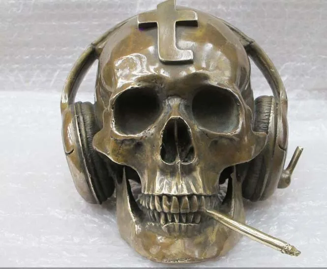 

free ART Bronze sculpture smoke a cigarette Listen to the headset Skull Head Statue fast