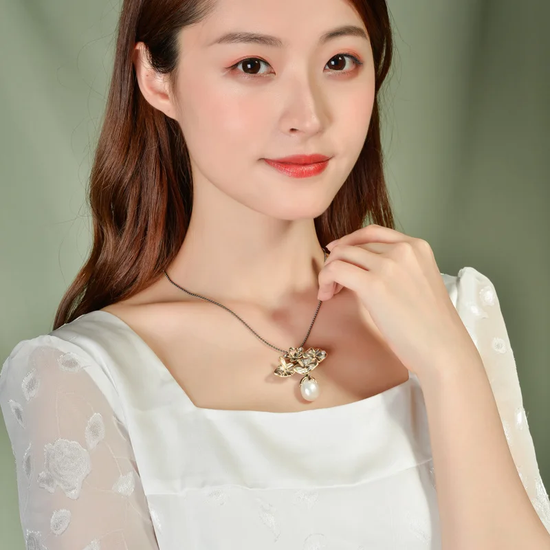 

Silvology 925 Sterling Silver Baroque Pearl Handmade Pendant Original Lotus Leaf Luxurious Pendant for Women Office Jewelry Gift