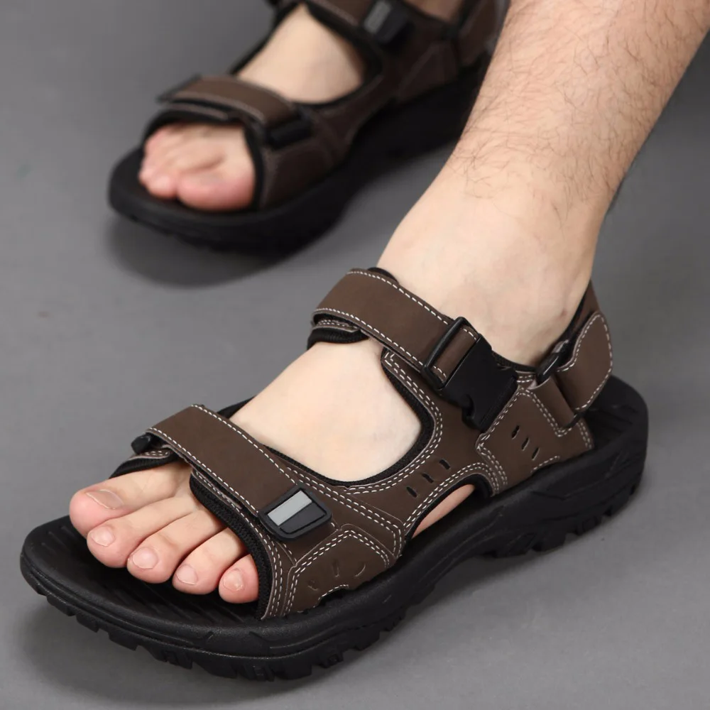 comprar 2017 Novos homens sandálias de Verão Preto Sapatos Casuais Plana de Alta Qualidade Sandálias de praia chinelos para Homens sandálias hommes tamanho 45 46 47