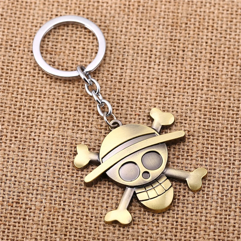 J Store One Piece anime llaveros Keychain Luffy sombrero de paja esqueleto colgante llavero para Fans regalo encanto