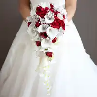 2018 wasserfall Rot Hochzeit Blumen Braut Bouquets Künstliche Perlen Kristall Hochzeit Bouquets Bouquet De Mariage Rose